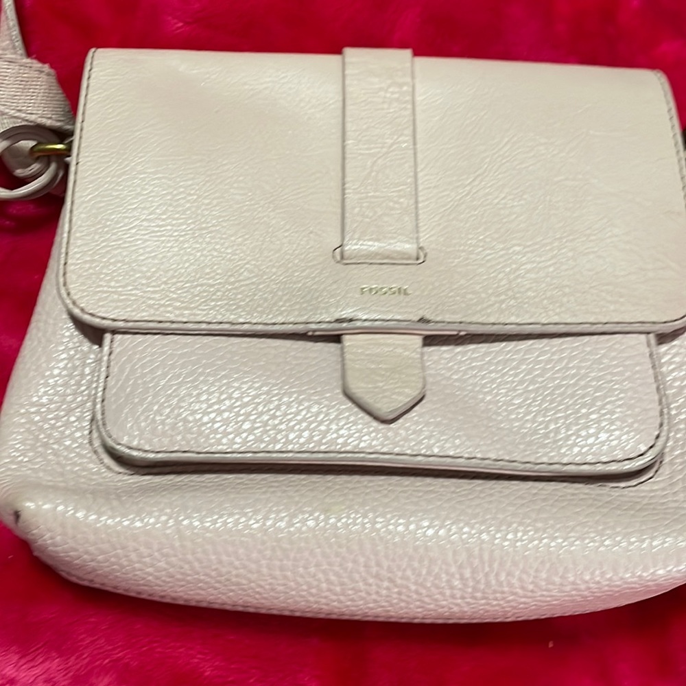 Pale pink leather Fossil purse with many compartments, good condition